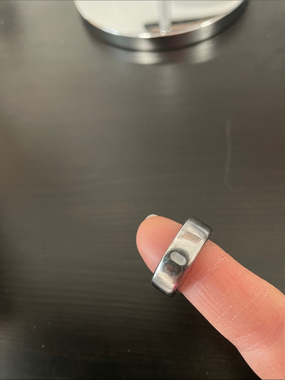 Oura Ring Gen 3 Brushed Silver size 8 and USB Charging Dock in Black - Picture 3 of 4